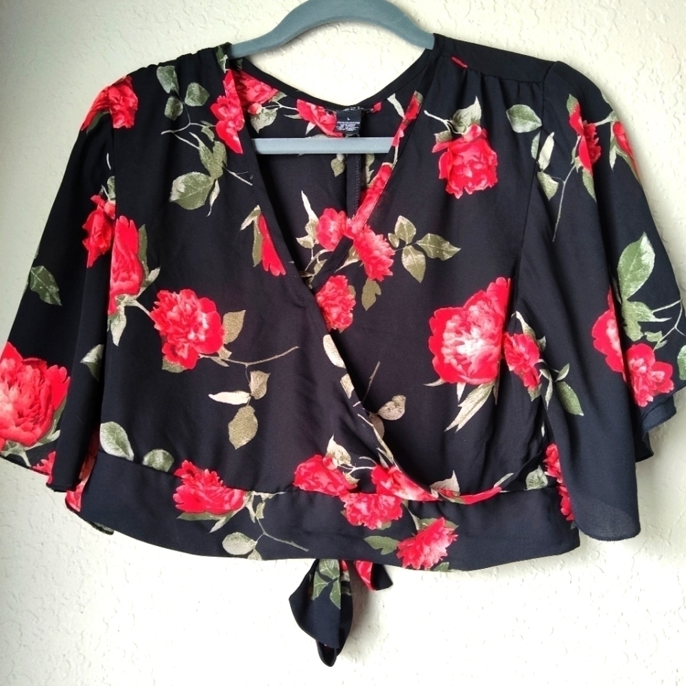 Rue21 Black/Red Chiffon Floral Crop Top size L